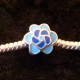 Perle Charmies Fleur bleue en métal émaillé